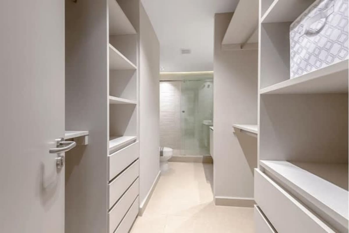 Infinity rooftop pool with skyline views PH El Cangrejo One Panama City