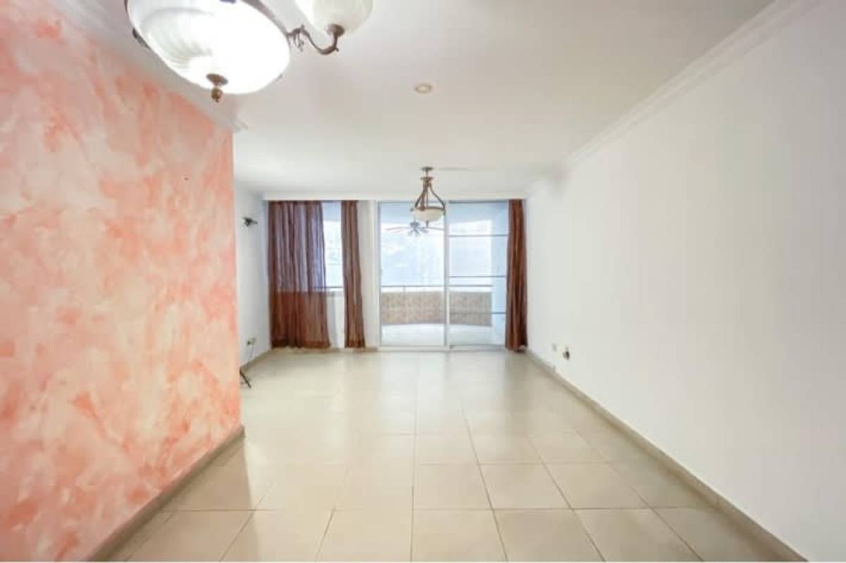 Covered terrace balcony with panoramic city skyline views in PH Bella Vista Tower Panama