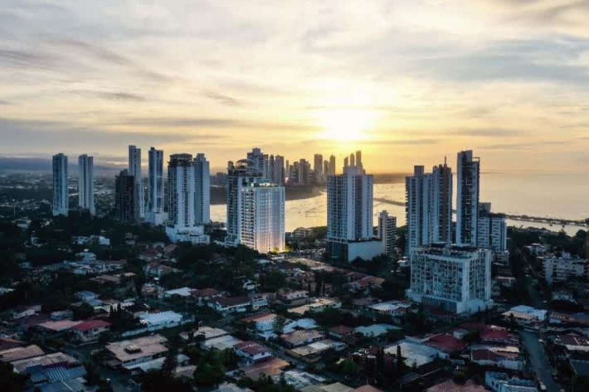 Lush landscaped eco courtyard at PH EcoResidences Panama City
