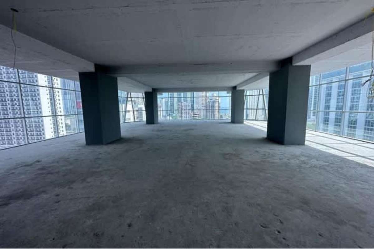 Large commercial floor plate in Hi Point Tower Panama with skyline views