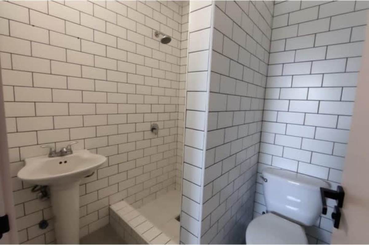 Luxurious master bedroom with panoramic ocean views in PH Coco del Mar apartment Panama