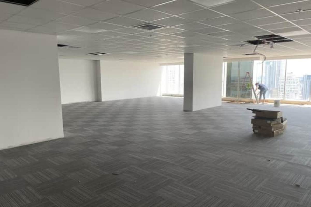 Modern office with ocean and skyline views for sale at PH BICSA Tower Panama