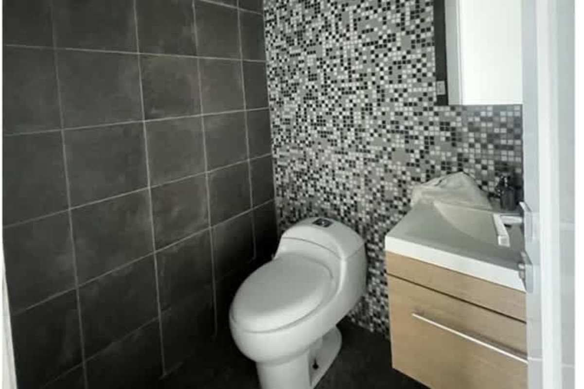 Contemporary tiled bathroom with vanity and WC at Silver Tower Banking District Panama