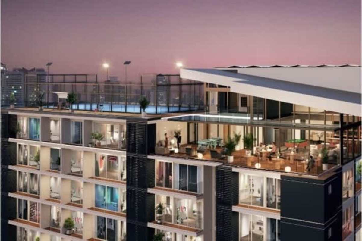 Luxury apartment building rooftop terrace with sports court and city skyline at PH Smart Suites Panama