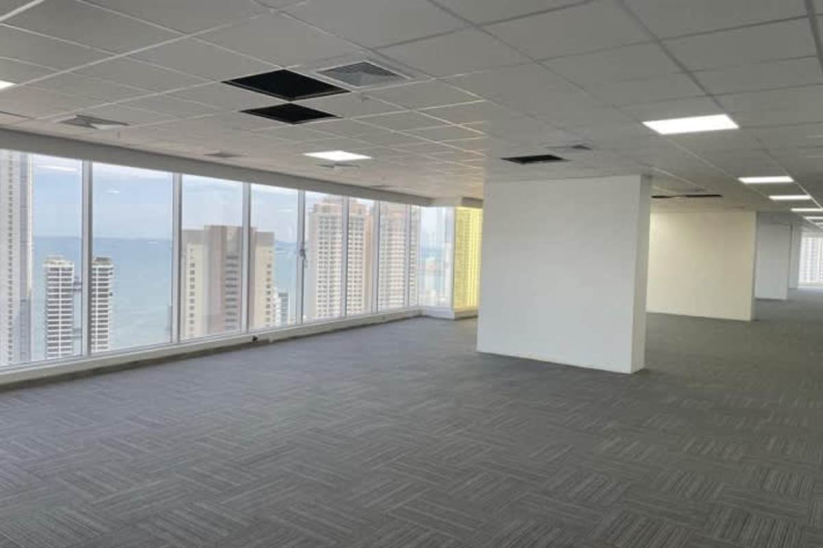 Open floor modern office space with Panama Bay view in PH BICSA Financial Tower