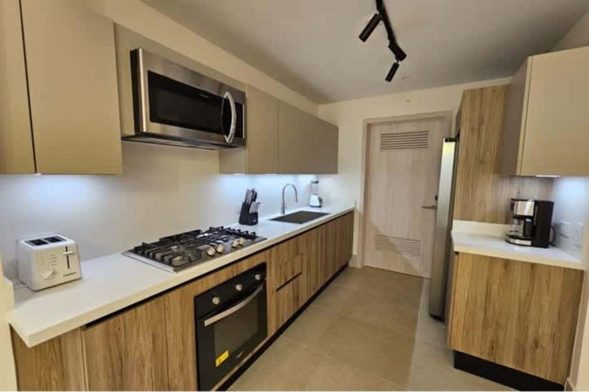 Secondary bedroom with en suite bath Santa Maria Panama apartment for rent