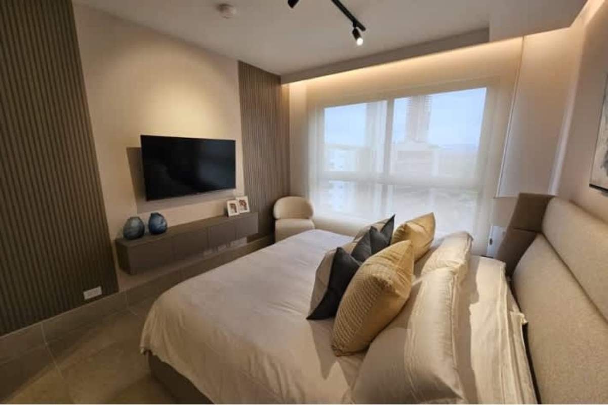 Stylish open kitchen Santa Maria apartment with quartz countertops and appliances