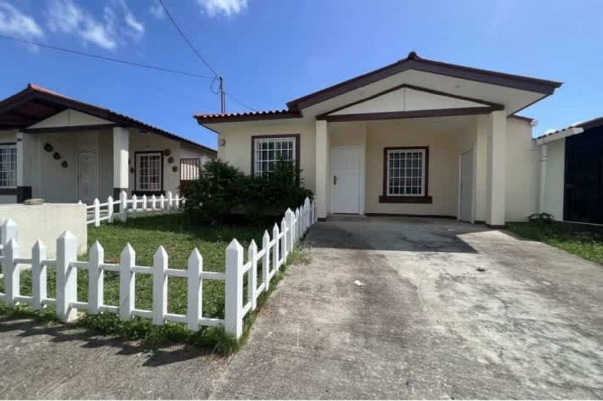 Dining area with window and air conditioning unit in Tocumen house Panama