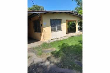 Traditional one-story house with porch and garden downtown Santiago Veraguas