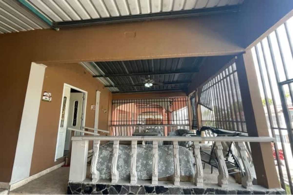 Dining space connected to kitchen with serving hatch Villa Lucre Paseo del Valle Panama