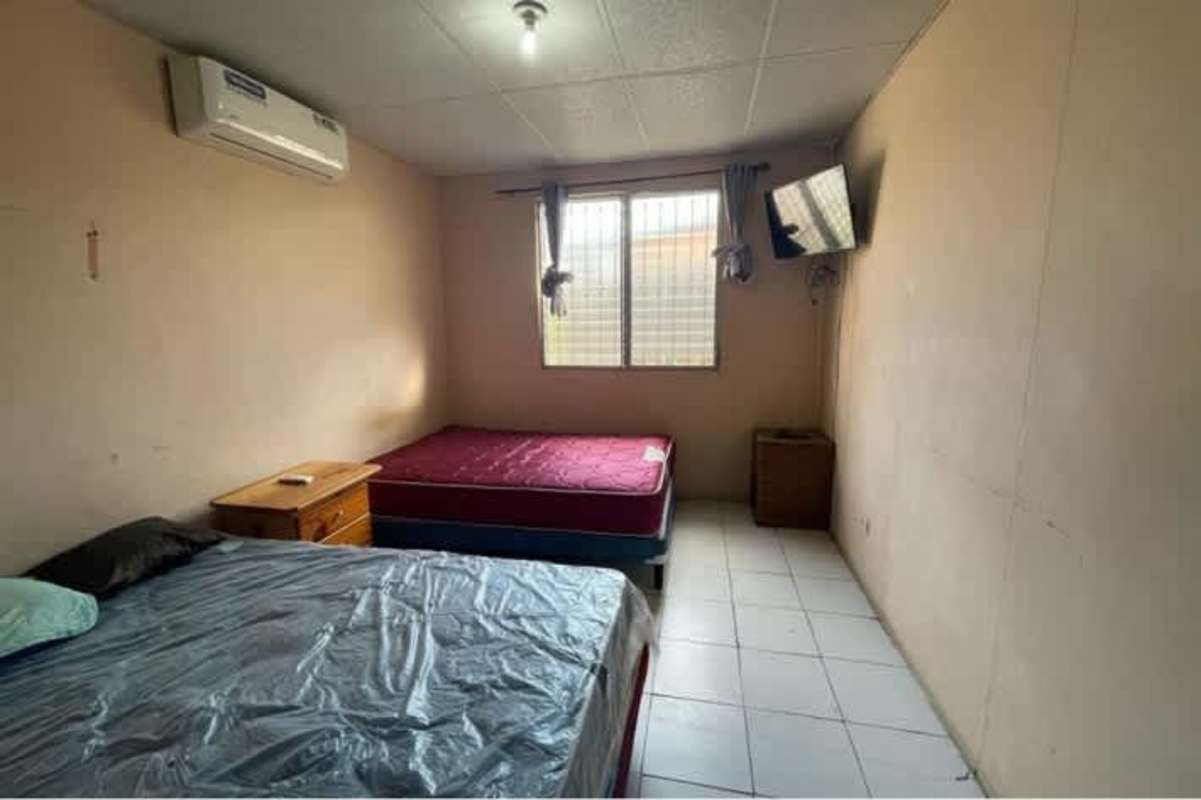 Bedroom with air conditioning, wall TV, tiled floor Villa Lucre Panama City