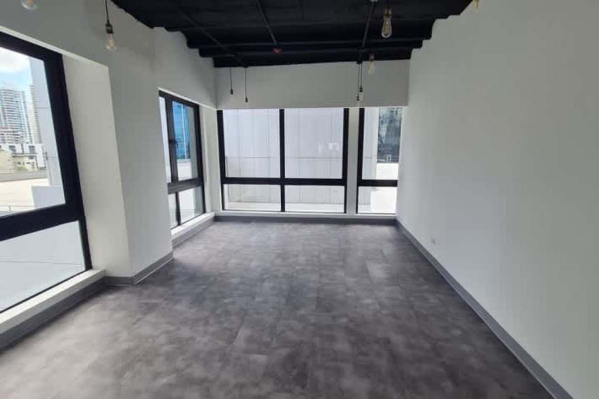 Unfinished commercial unit with exposed concrete and ample space in Calle 50 Business Center
