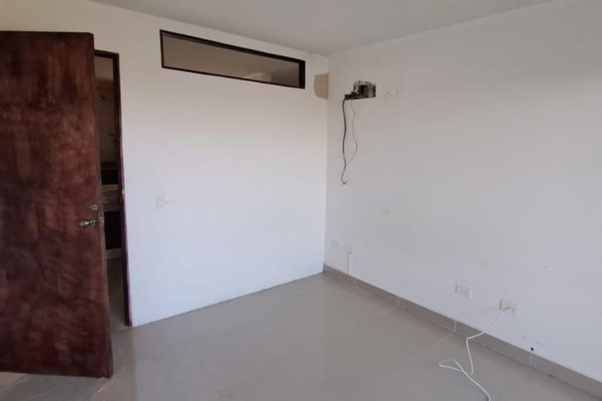 Modern bathroom with glass-enclosed shower tiled in beige at PH Altamira Gardens Panama