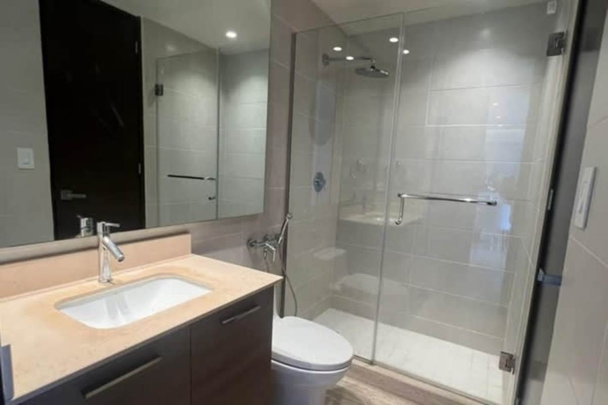 Second modern bathroom with shower vanity PH Grand Tower Costa del Este rental