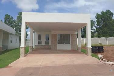 Large master bedroom with walk-in closet in PH Forest Hill Arraiján Panama