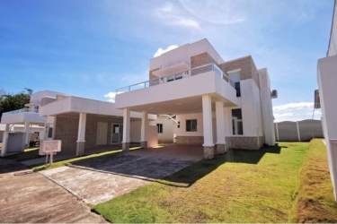 Two-story modern duplex facade with balcony at PH Forest Hill Panama