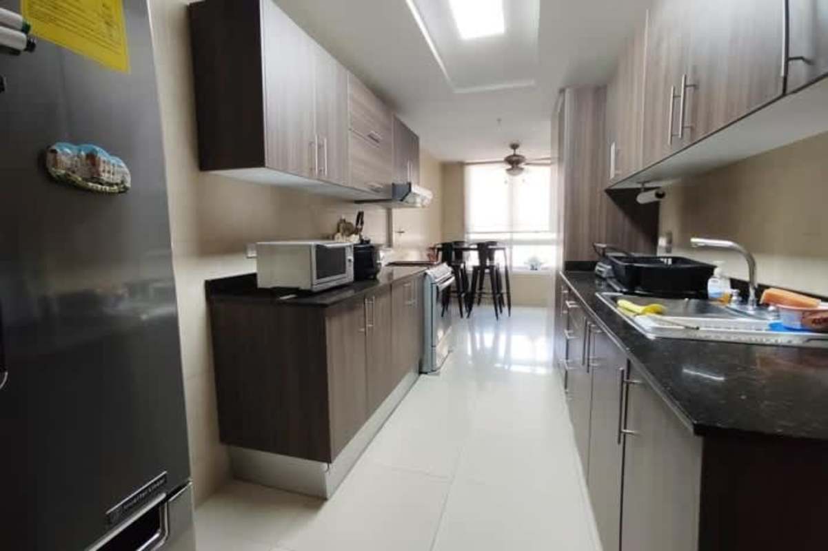 Modern kitchen granite countertop appliances PH San Francisco Bay Tower Panama