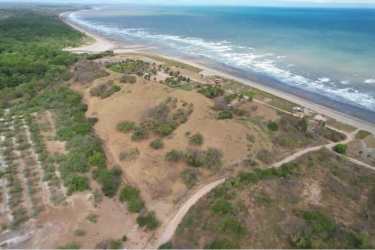 Expansive beachfront property in Tonosí near Las Tablas ideal for hotel or residences