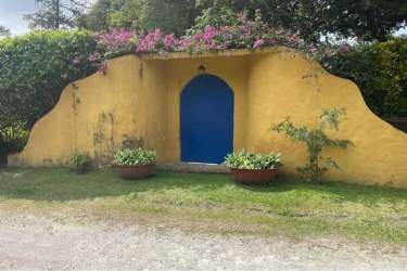 Outdoor terrace with mountain views, barbecue grill and garden in El Valle Panama home