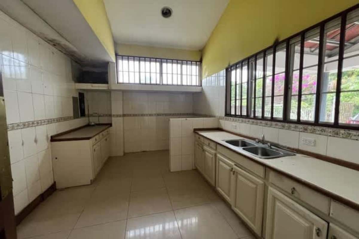 Living room with natural light in rental apartment house Tocumen Panama for sale