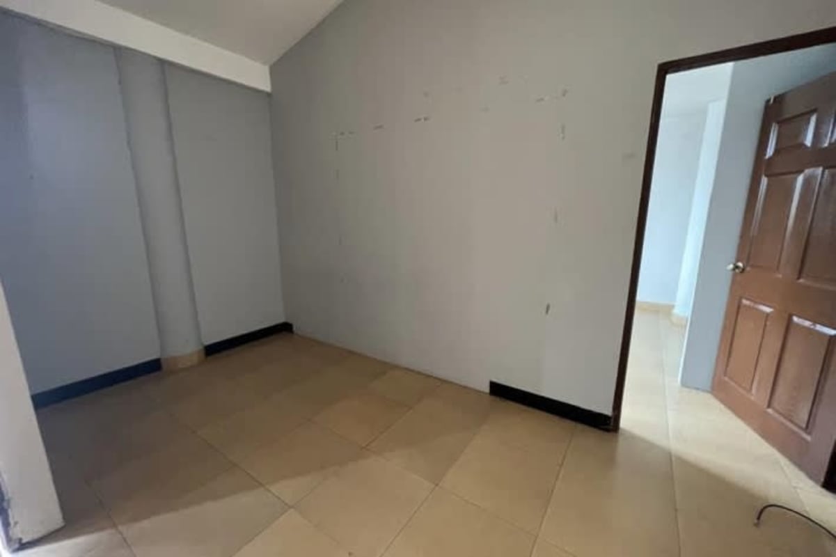 Unfurnished interior rental unit inside income property Tocumen Panama