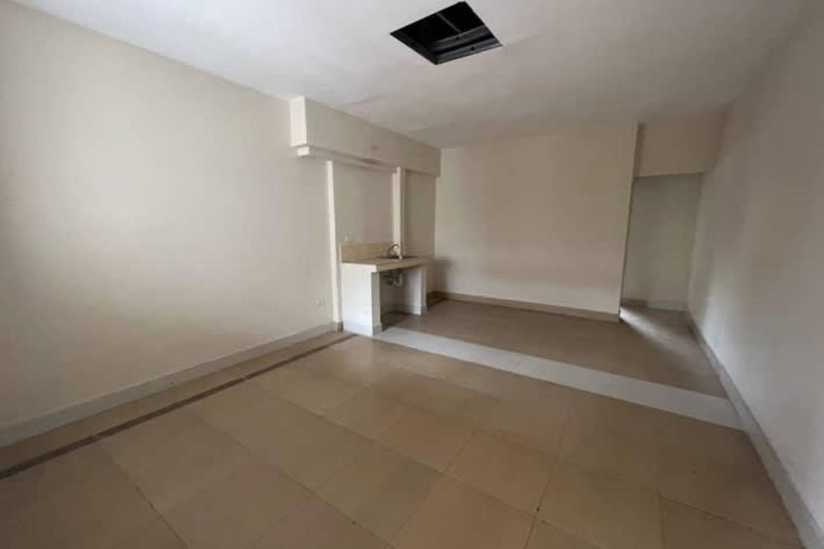 Simple bathroom rental apartment multi-unit house Tocumen Panama for sale