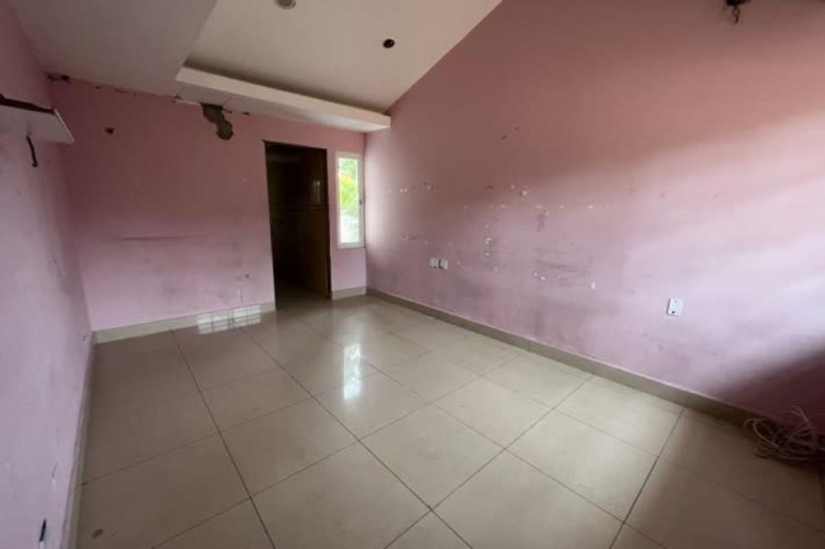 Unfurnished bedroom with tile floor rental unit Tocumen investment house Panama sale