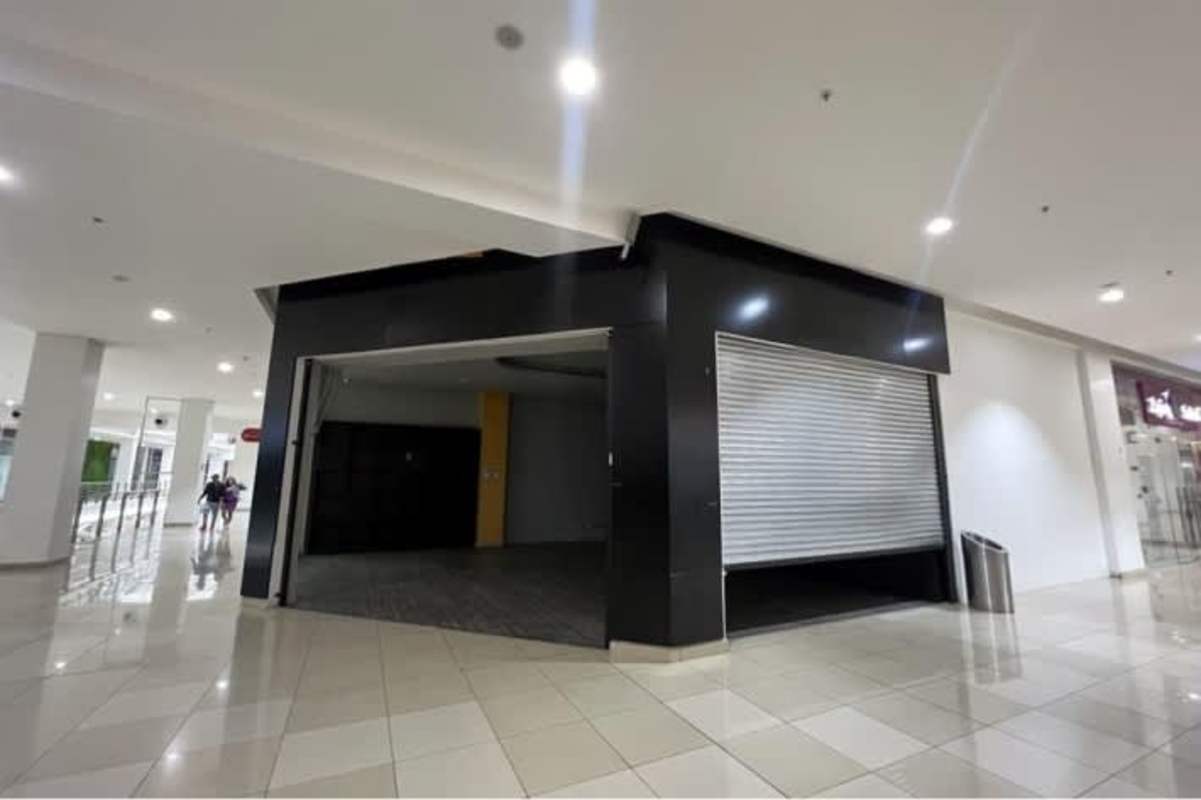Retail space with signage area and visibility inside Los Andes Mall Panama City