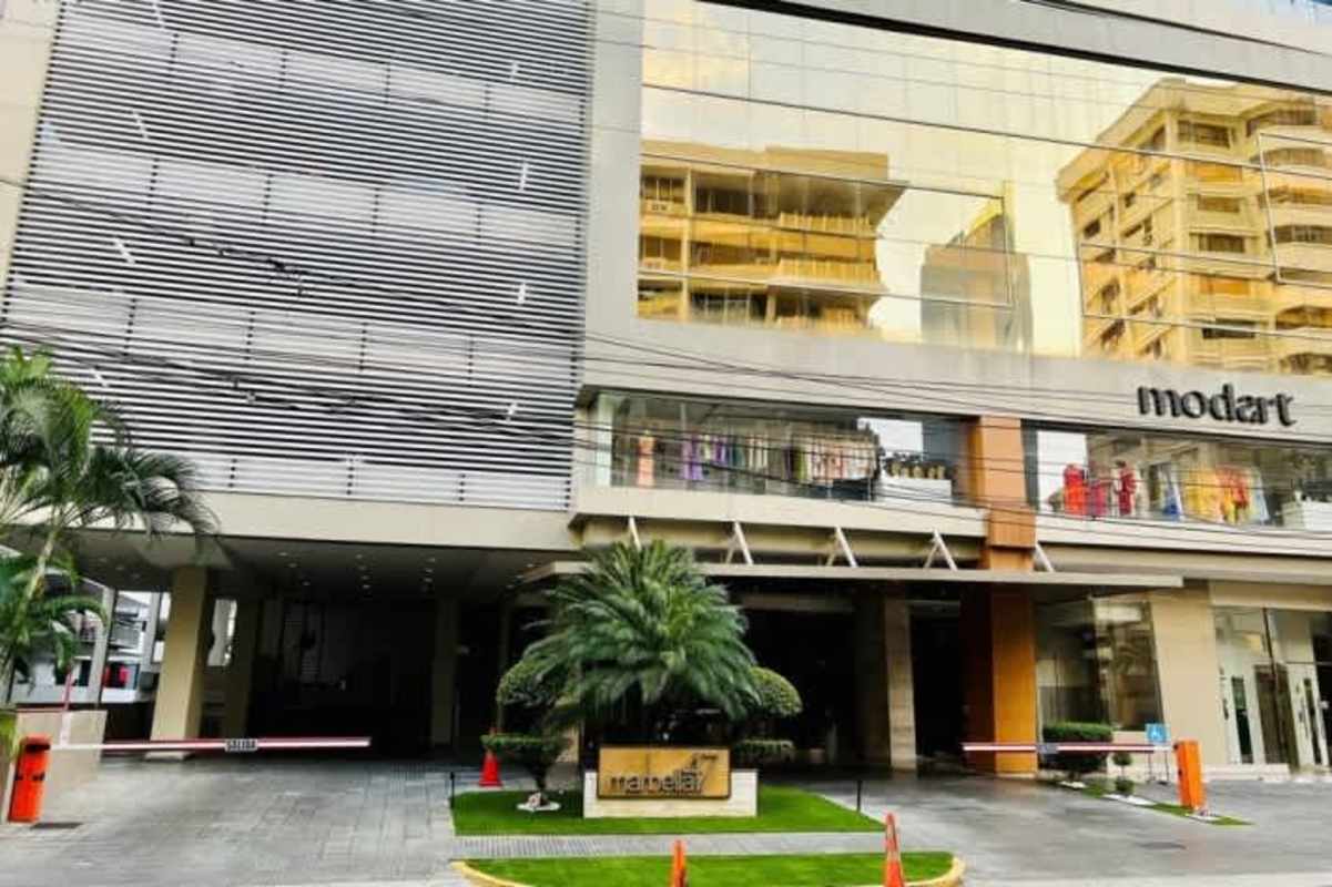 Lobby with reception and seating area PH Marbella 47 Panama