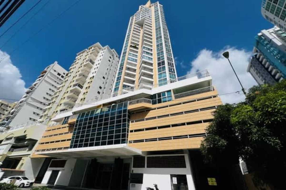 Spacious 3BR Apartment in PH Keops Tower San Francisco
