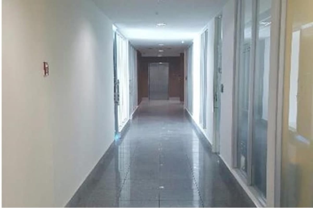 Indoor waiting corner with chairs and decorative vase in PH Top Tower Costa del Este Panama