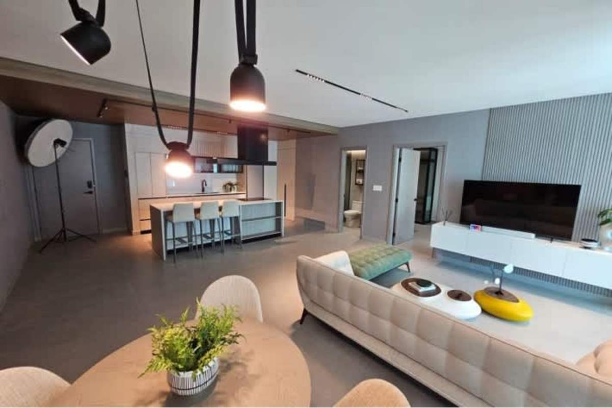 Contemporary kitchen with quartz countertops, island, integrated appliances PH Marquis Panama