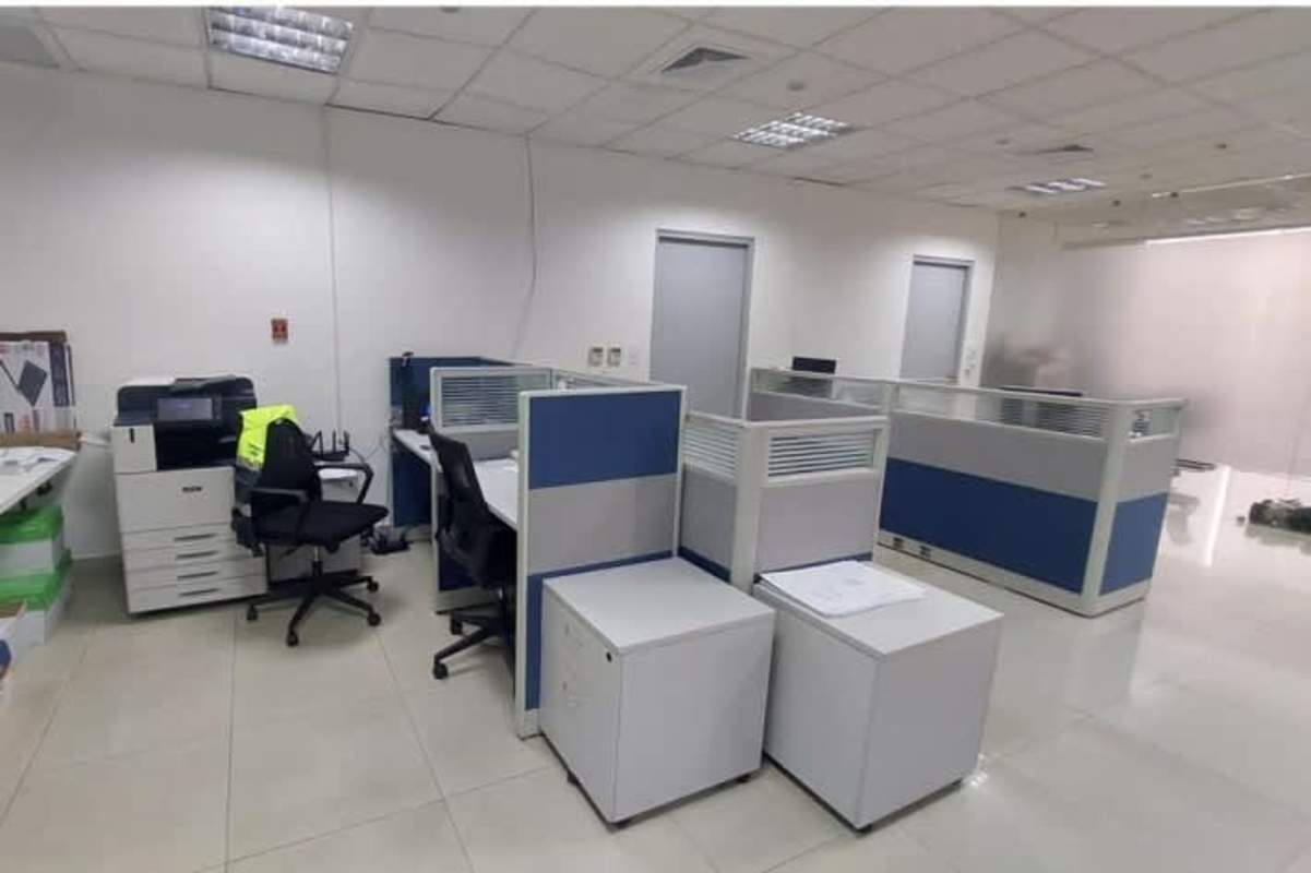 Large open-plan office with cubicles and city view PH BICSA Tower Panama