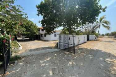 Large kitchen with breakfast nook and traditional cabinetry in Punta Chame beachfront home