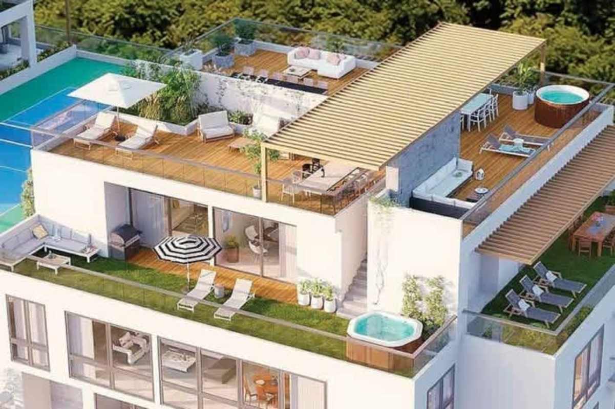 Private rooftop terrace with pool, hot tubs, lounge and dining space overlooking golf course in Santa Maria Panama