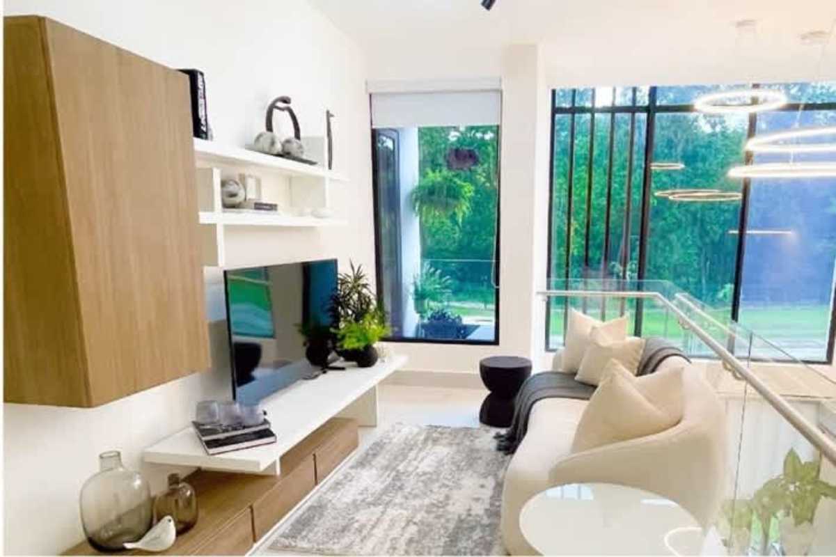 Bedroom with walk-in closet large window balcony access Green City Panama North