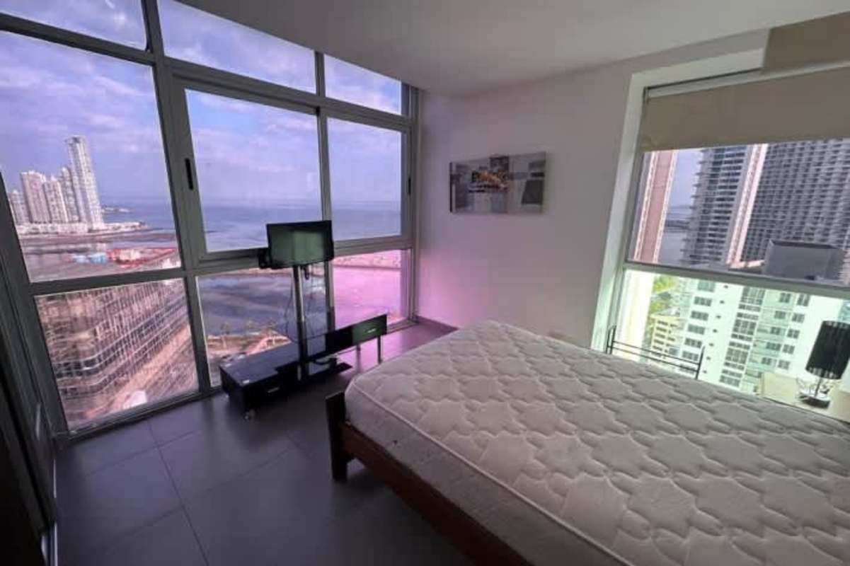 Rooftop infinity pool overlooking Panama City skyline and bay at PH Colores de Bella Vista