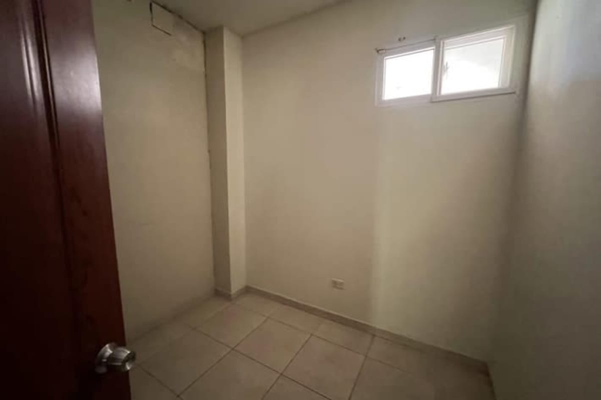 Modern bathroom with granite vanity, glass shower enclosure in PH Las Huacas Panama