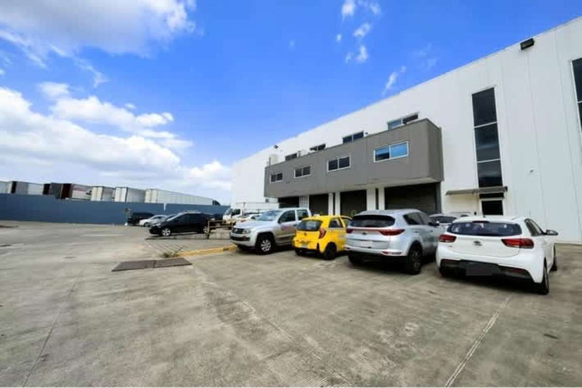 Mezzanine level office in industrial warehouse Mañanitas Panama City for logistics business
