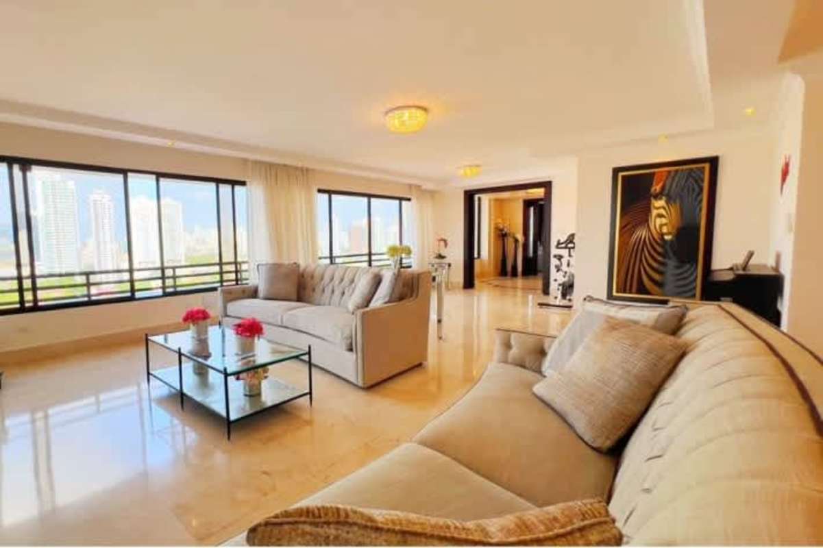 Bright second bedroom with ensuite bath PH Vista Mar Panama City