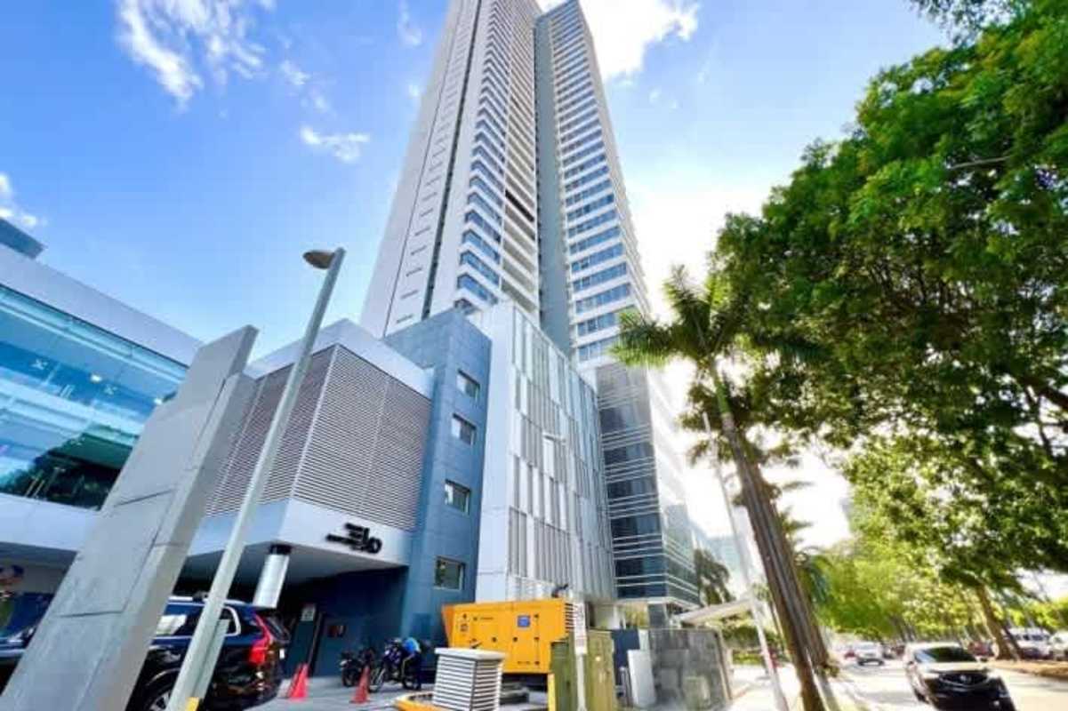 Spacious light-filled living room with balcony access at PH Elevation Tower Costa del Este