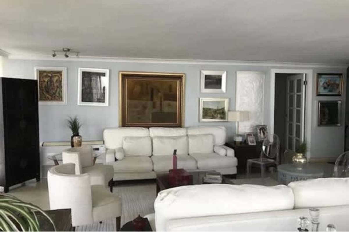 Contemporary living space city skyline views PH La Cresta Bella Vista Panama