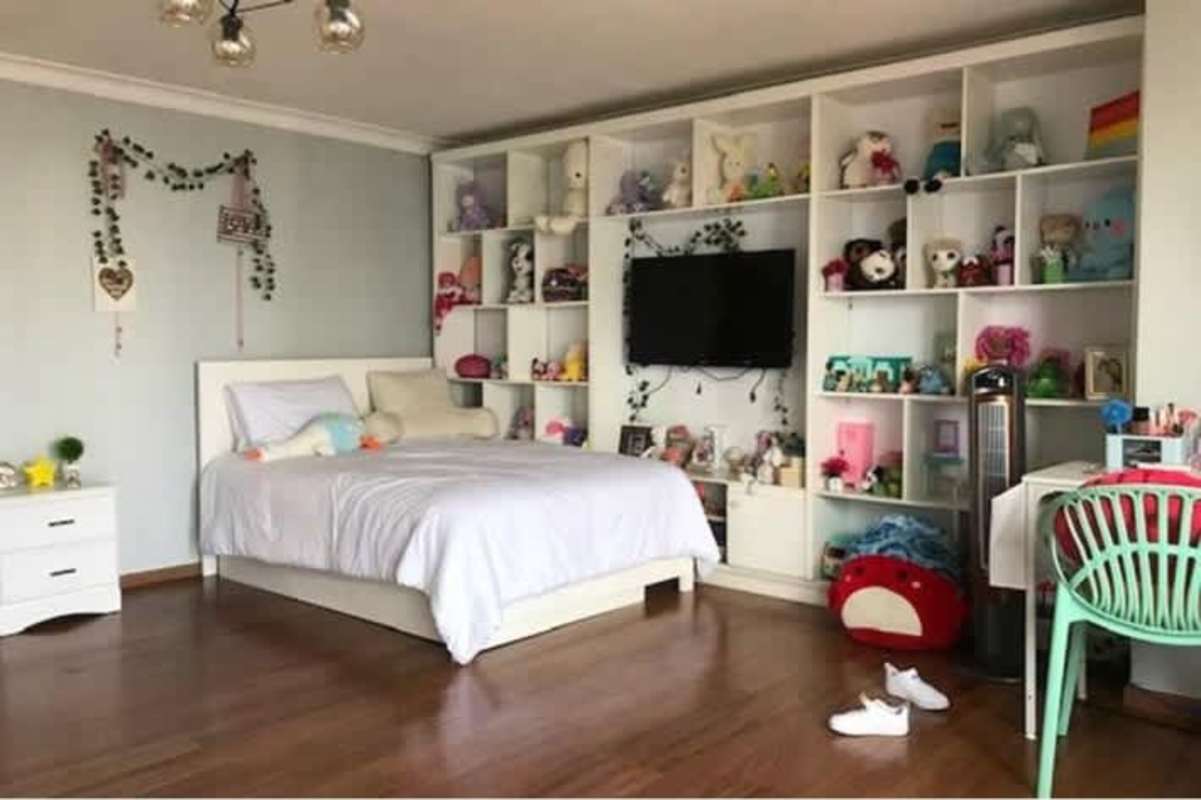 Modern bedroom with city views, en-suite bath, built-in closet PH La Cresta Bella Vista Panama