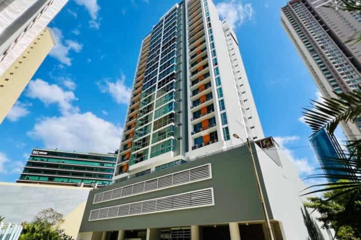 Tall modern apartment tower PH Costa View in Costa del Este with balconies and large windows