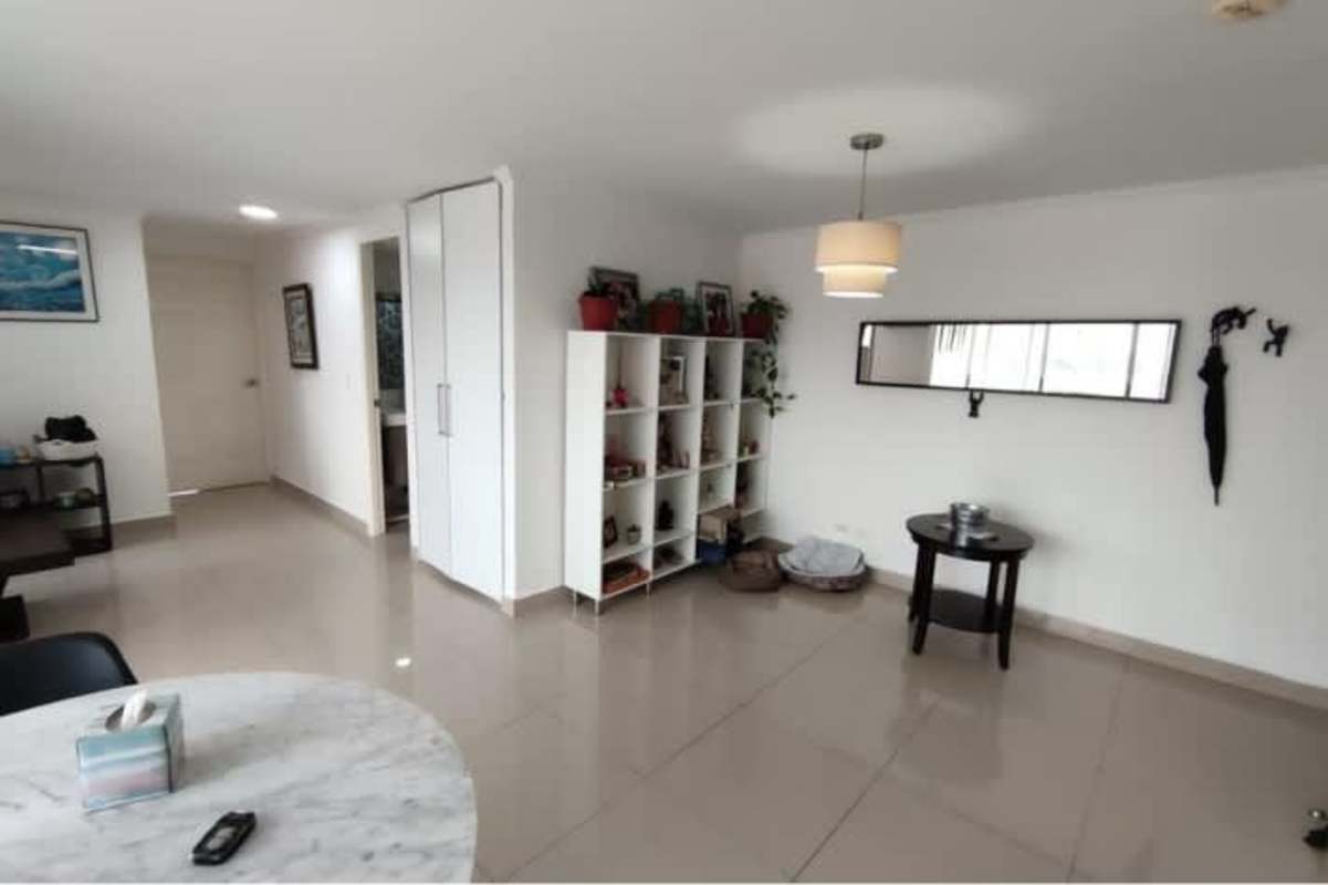 Bedroom with split AC, blackout blinds, built-in closet at PH Ibiza Río Abajo Panama