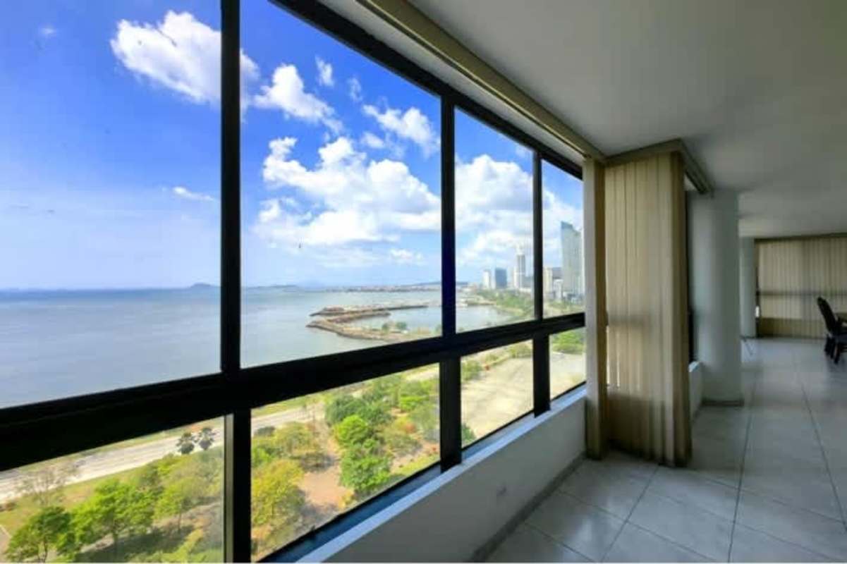 Modern bathroom with glass-enclosed shower vanity granite countertop PH Princesa del Mar Panama