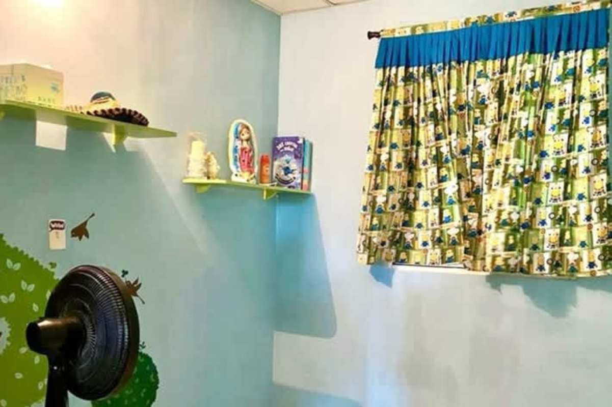 Living dining area split AC ceiling fan wall TV open kitchen affordable Panama house