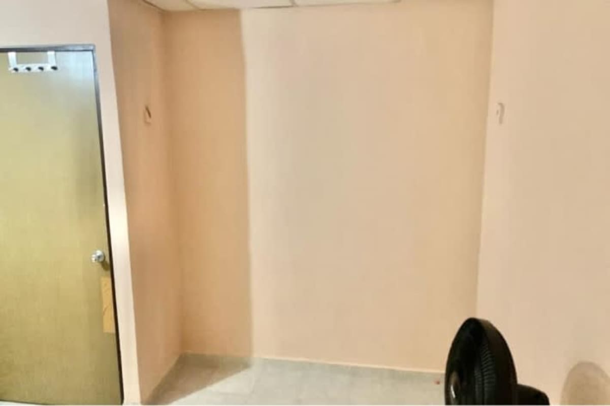 Small minimalist room with beige walls floor fan Parque Villa Lucia Panama