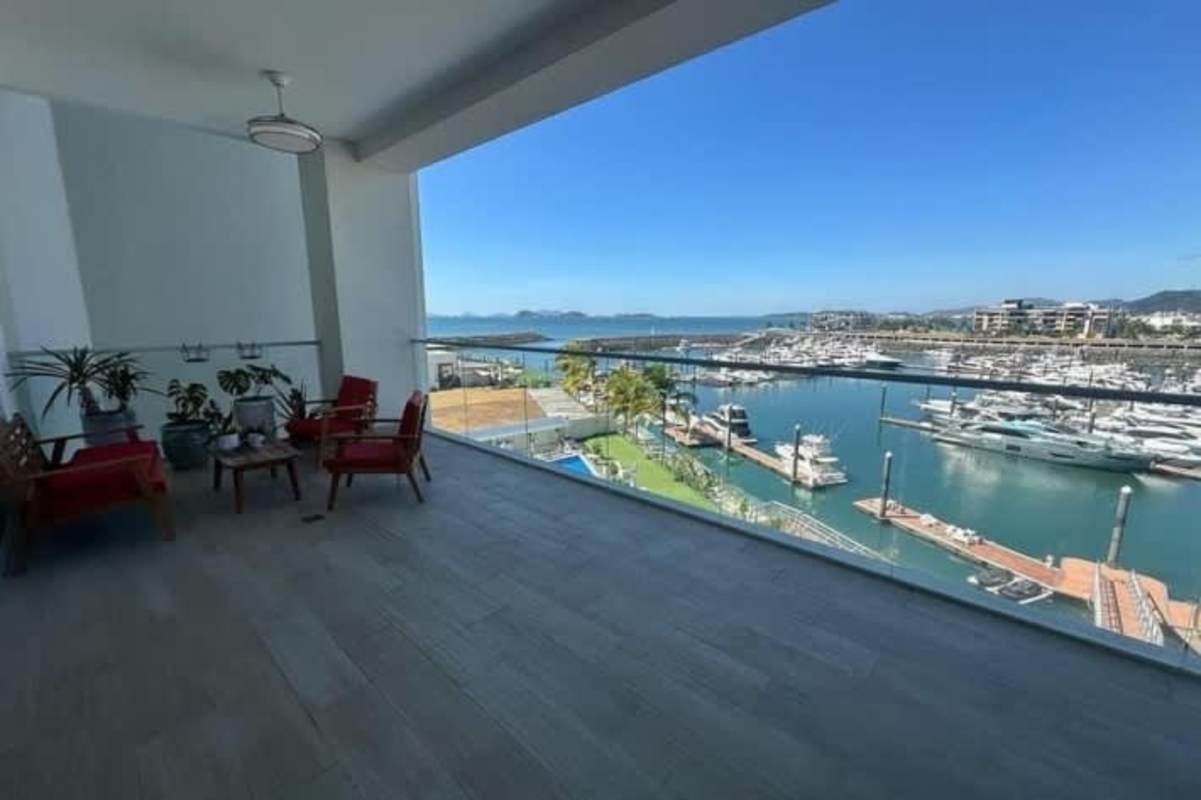 Modern open-plan living and dining area with marble flooring, panoramic marina views in Ocean Reef Islands Punta Pacífica Panama