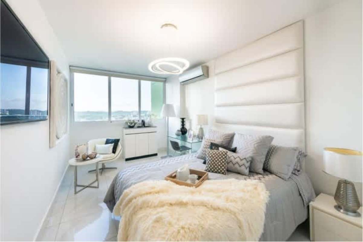 Spectacular rooftop swimming pool panoramic 360 degree view PH Pacific Park Betania Panama